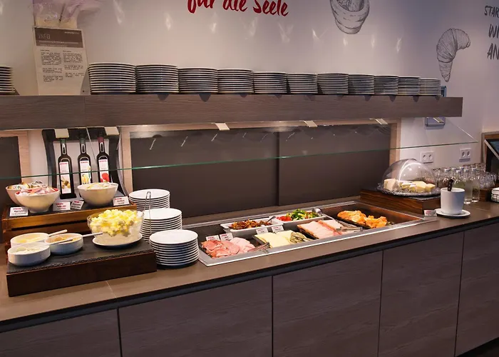 Intercityhotel فندق 4*