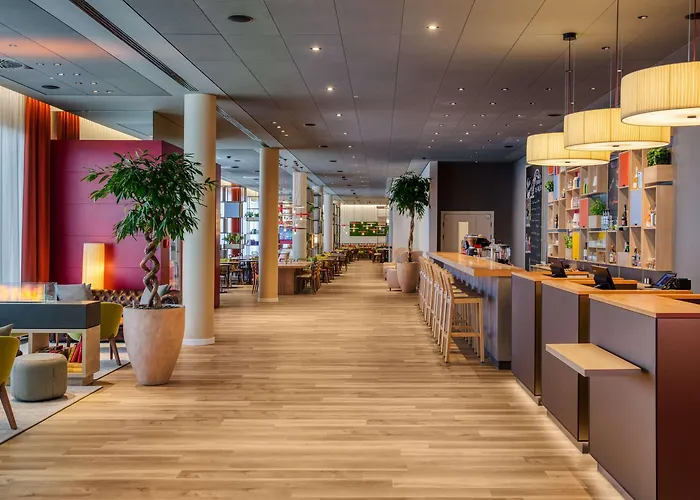 فندق Intercityhotel 4*