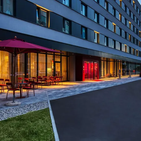 Intercityhotel Отель 4*